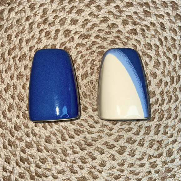 Pfaltzgraff salt and pepper shaker set. Blue Ridge pattern, excellent condition. - Picture 6 of 9
